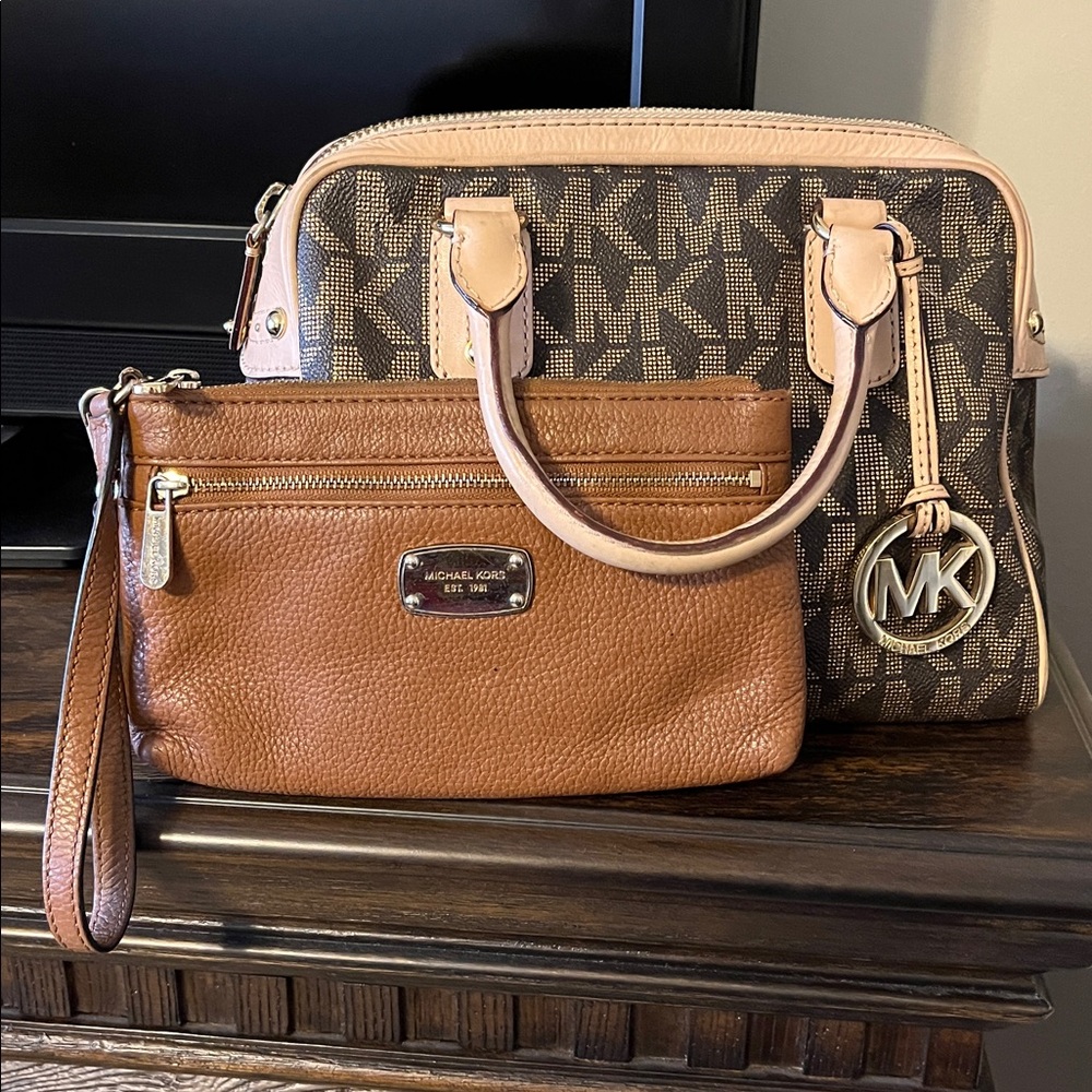 Michael Michael Kors Black and Tan Signature Tote and wristlet